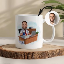 Patron Temalı Kişiye Özel Karikatürlü Kupa – Fotoğraftan Çizim, Özel Tasarım Hediye