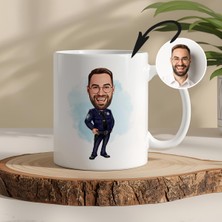 Polis Temalı Kişiye Özel Karikatürlü Kupa – Fotoğraftan Çizim, Özel Tasarım Hediye