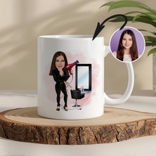 Kuaför Temalı Kişiye Özel Karikatürlü Kupa – Fotoğraftan Çizim, Özel Tasarım Hediye