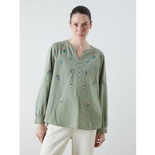 Lc Waikiki Yeni Sezon Kaçık Yaka Çiçek Nakışlı Bluz