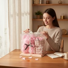Keyfim Shop Şeffaf Kutuda Gül Ayıcık & Pembe Hediye Seti – Özel Günler Için Şık Tasarım