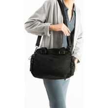 571 Collections Yumuşak Dokulu Ultra Hafif, Esnek ve Su Geçirmez Polyamid Kumaş Omuz ve Kol Çantası Siyah Model: (571-13-14G)
