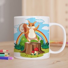 Asilmeydan Gökkuşağı Altında Dans Eden Mutlu Sincap Baskılı Hediyelik Kupa Bardak