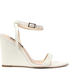 Celal Gültekin Kadın Bej Dolgu Topuklu Rugan Deri Klasik Ayakkabı