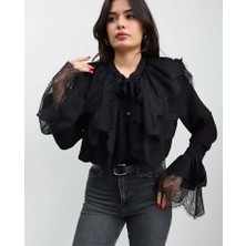 Dantelli Yaka Bağlamalı Gömlek