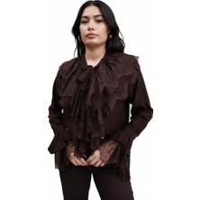 Dantelli Yaka Bağlamalı Gömlek