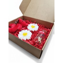 Eyloraa "dilek Şişeli Kişiye Özel Mesaj Hediye Kutusu "(Anahtarlık,papatya Mum ve Dilek Şişesi)