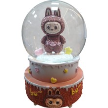 Belkıs Kırtasiye Labubulu Jumbo En Büyük Boy Kar Küresi Püskürtme Motorlu Müzikli Işıklı Yılbaşı Hediyesi