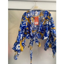 Önü Bağlamalı Crop Bluz Çiçek Desenli Bluz