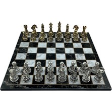 Gifthome Premium Battal Boy Metal Işlemeli Klasik Satranç Takımı  ve Katlanır Mermer Desenli Mdf Satranç Tahtası (43X43 Cm.)