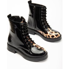 Zerenyus ZRİN-3055 Premium Siyah Rugan Leopar Bağcıklı Fermuarlı Günlük Kadın Bot