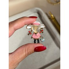 Luseda Ithal Şapkalı Figürlü Pembe Detaylı Zarif Broş