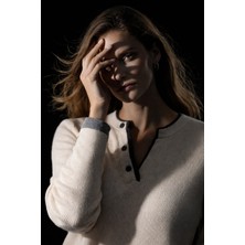 Studio Fashion 1988 Kadın Vanilya V Yaka Düğme Detaylı Çift Renk Triko Kazak