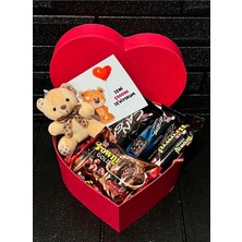 Mynil Sevgiliye - Kız Arkadaşa Hediye Kalp Kutuda Tatlı Mini Ayıcık ve En Sevilen Lezzetler