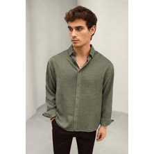 Bürke Yazlık Keten Dokulu Uzun Kollu Zeytin Yeşili Yarım Oversize Erkek Gömlek