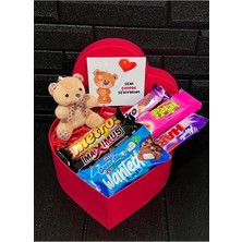 Mynil Kiz Arkadasa Hediye Kalp Kutuda Tatlı Mini Ayıcık ve Bol Atıştırmalık