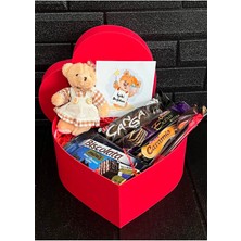 Mynil Sevgiliye Dogum Gunu Hediyesi Kalp Kutuda Elbiseli Mini Ayıcık ve Bitter Çikolatalar