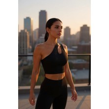 Kadın Siyah Tek Omuz Cut Out Detaylı Crop Top Bluz – Şık, Rahat ve Kolay Kombinlenebilir