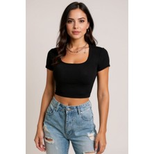 Kadın Siyah Yarım Kol Düz Yaka Crop Top Bluz – Şık, Rahat ve Kolay Kombinlenebilir