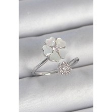 cleovibe Pirinç Gümüş Renk Beyaz Mineli Çiçek Model Zirkon Taş Detay Kadın Yüzük