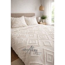 Julia Beyaz Şönil Çift Kişilik Yatak Örtüsü Seti – 240×260 Cm, 2 Adet 50×70 Yastık Kılıfı