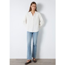 Mavi Nakış Detaylı Beyaz Gömlek 1211380-70057