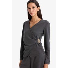 DeFacto Regular Fit Wrap Yaka Aksesuar Detaylı Uzun Kollu Bluz G8816AX26SP