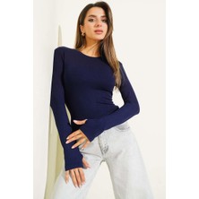 Triya Wear Studio- Lacivert Bisiklet Yaka Kadın Bluz- Parmak Geçmeli