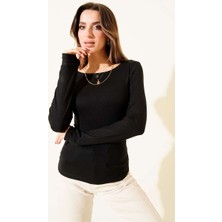 Triya Wear Studio- Siyah Kayık Yaka Kadın Bluz- Parmak Geçmeli