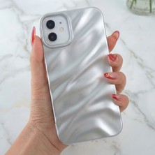 Fibaks Apple iPhone 11 Kılıf Parlak Kabartmalı Dalga Tasarımlı Desenli Gümüş Darbe Emici Silikon Kapak