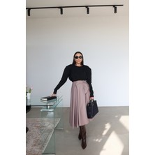 Özge Özgenç Pileli Düğme ve Kuşak Detaylı Etek