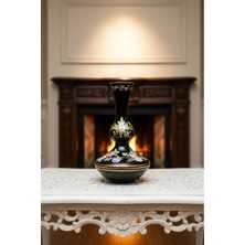 TB 50 Yıllık Osmanlı Tarzı El Işlemeli Vazo – Altın Yaldızlı, Siyah Zeminli Koleksiyon Parçası