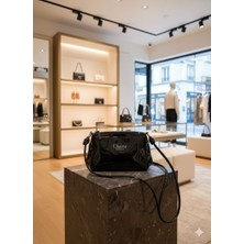 Huma Butik Takı Aksesuar Rugan Mini Kadın Omuz Çantası – Siyah Şık ve Modern Tasarım