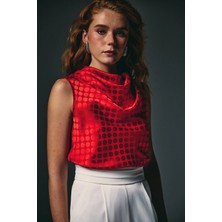 Sateen Puantiye Desenli Kolsuz Bluz - Kırmızı