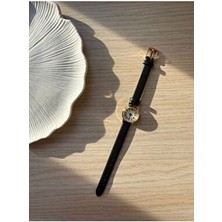 Rubsey Retro Minimal Kadın Kol Saati Yuvarlak Kasa Siyah Deri Kordon Suya Dayanıklı Metal Malzeme