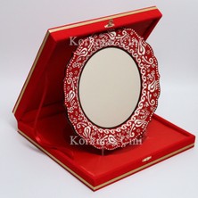 Korkmaz Çini 26 cm Beyaz Kabartma Kaligrafi Tabağı