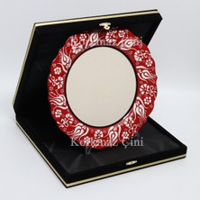 Korkmaz Çini 26 cm Beyaz Kabartma Kaligrafi Tabağı