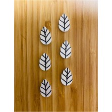 Kartopu Yaprak Şekilli Desenli Boyama Ahşap Düğme. Dar Delikli. 13 x 20MM.  6'lı Paket. Beyaz.