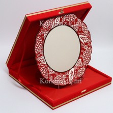 Korkmaz Çini 26 cm Beyaz Kabartma Kaligrafi Tabağı