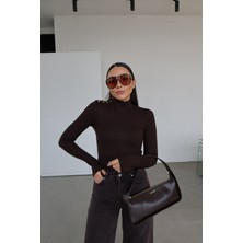 Özge Özgenç Yarım Balıkçı Omuz Kısmı Gold Düğmeli Bluz