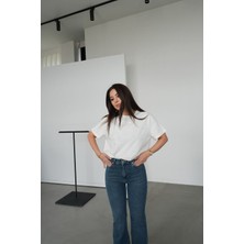 Özge Özgenç Ön Kısmı Incili Basic Tişört