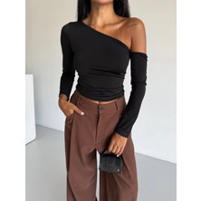 Hazelin Kadın Siyah Asimetrik Yaka Drapeli Sandy Bluz HZL25S-FRY123361