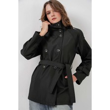 Hazelin Kadın Siyah Dik Yaka Kuşaklı Astarlı Kısa Trençkot HZL25W-BD159801