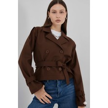 Hazelin Kadın Kahverengi Kruvaze Yaka Kuşaklı Astarlı Kısa Trençkot HZL25W-BD159701