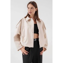 Hazelin Kadın Ekru Oversize Fermuarlı ve Düğmeli Yandan Cepli Suni Deri Ceket HZL25W-BD110551
