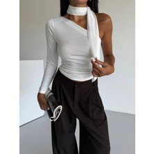 Hazelin Kadın Beyaz Fularlı Sandy Kumaş Asimetrik Kesim Bluz HZL25S-FRY123371