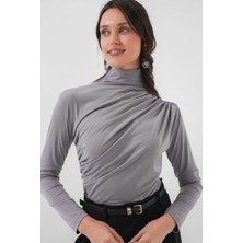 Hazelin Kadın Gri Büzgü Detay Balıkçı Yaka Sandy Bluz HZL25W-BD19251