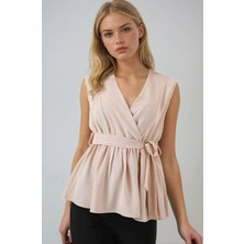 Hazelin Kadın Bej Kruvaze Yaka Beli Lastikli Kuşaklı Bluz HZL25S-BD19661