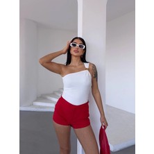 Hazelin Kadın Beyaz Tek Omuz Gold Metal Detaylı Bluz HZL25S-FRY123111