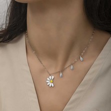 Katre46 925 Ayar Gümüş Papatya Seviyor Sevmiyor Bayan Gümüş Kolye